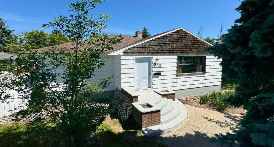 533 23 Street, Lethbridge, Alberta T1J 3M9, 3 Bedroom Bedrooms, 0 ,2 BathroomBathrooms,Residential,For Sale,23,0,A2323694