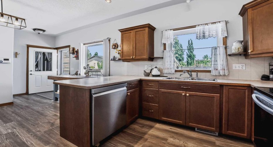 2806 22 Street, Nanton, Alberta T0L 1R0, 3 Bedroom Bedrooms, 0 ,2 BathroomBathrooms,Residential,For Sale,22,0,A2323709