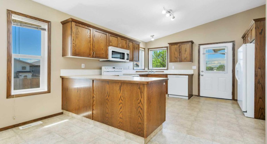 80 Hinshaw Drive, Sylvan Lake, Alberta T4S 2P1, 3 Bedroom Bedrooms, 0 ,2 BathroomBathrooms,Residential,For Sale,Hinshaw,0,A2324485