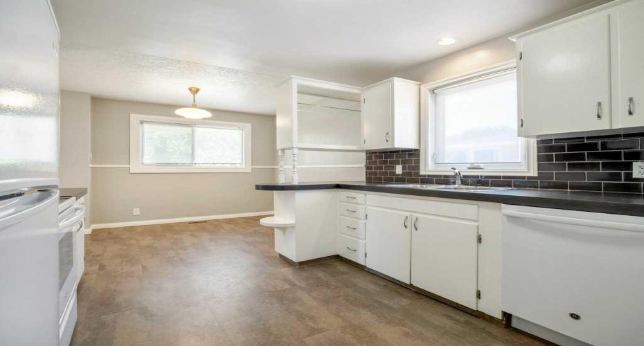 1726 13 Avenue, Lethbridge, Alberta T1K 0R9, 5 Bedroom Bedrooms, 0 ,2 BathroomBathrooms,Residential,For Sale,13,0,A2324661