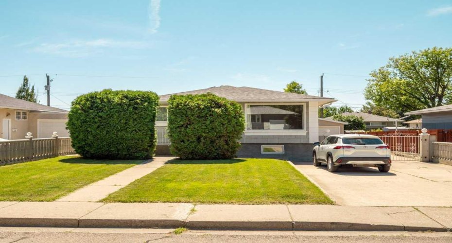 1726 13 Avenue, Lethbridge, Alberta T1K 0R9, 5 Bedroom Bedrooms, 0 ,2 BathroomBathrooms,Residential,For Sale,13,0,A2324661