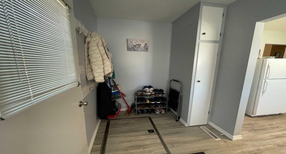 358 48 Avenue, Claresholm, Alberta T0L 0T0, 2 Bedroom Bedrooms, 0 ,1 BathroomBathrooms,Residential,For Sale,48,0,A2325273