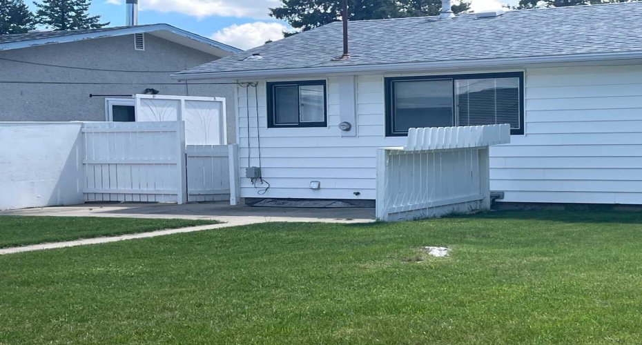 358 48 Avenue, Claresholm, Alberta T0L 0T0, 2 Bedroom Bedrooms, 0 ,1 BathroomBathrooms,Residential,For Sale,48,0,A2325273
