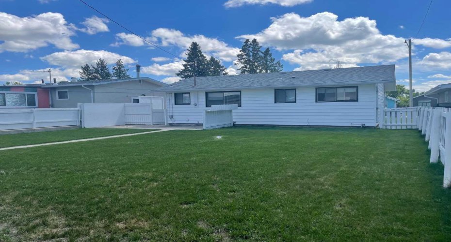 358 48 Avenue, Claresholm, Alberta T0L 0T0, 2 Bedroom Bedrooms, 0 ,1 BathroomBathrooms,Residential,For Sale,48,0,A2325273