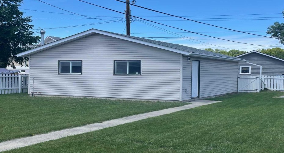 358 48 Avenue, Claresholm, Alberta T0L 0T0, 2 Bedroom Bedrooms, 0 ,1 BathroomBathrooms,Residential,For Sale,48,0,A2325273