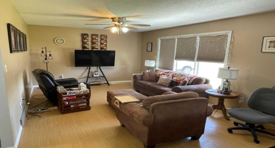358 48 Avenue, Claresholm, Alberta T0L 0T0, 2 Bedroom Bedrooms, 0 ,1 BathroomBathrooms,Residential,For Sale,48,0,A2325273