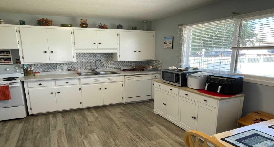 358 48 Avenue, Claresholm, Alberta T0L 0T0, 2 Bedroom Bedrooms, 0 ,1 BathroomBathrooms,Residential,For Sale,48,0,A2325273