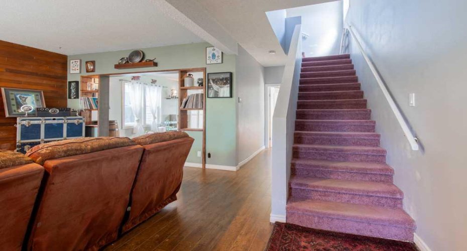725 6 Street, Lethbridge, Alberta T1J 2E5, 3 Bedroom Bedrooms, 0 ,2 BathroomBathrooms,Residential,For Sale,6,0,A2325274