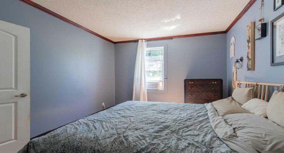 725 6 Street, Lethbridge, Alberta T1J 2E5, 3 Bedroom Bedrooms, 0 ,2 BathroomBathrooms,Residential,For Sale,6,0,A2325274