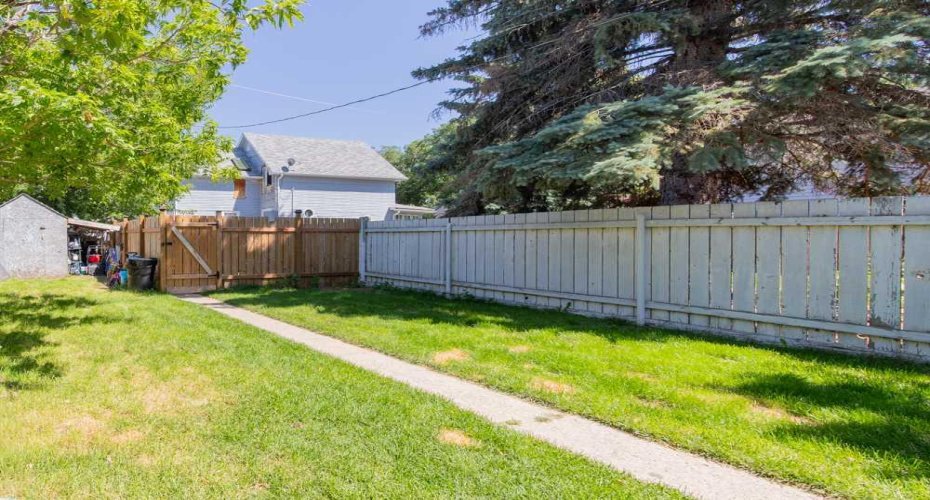 725 6 Street, Lethbridge, Alberta T1J 2E5, 3 Bedroom Bedrooms, 0 ,2 BathroomBathrooms,Residential,For Sale,6,0,A2325274