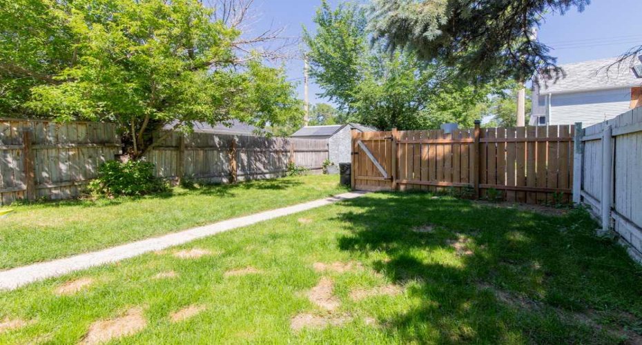 725 6 Street, Lethbridge, Alberta T1J 2E5, 3 Bedroom Bedrooms, 0 ,2 BathroomBathrooms,Residential,For Sale,6,0,A2325274