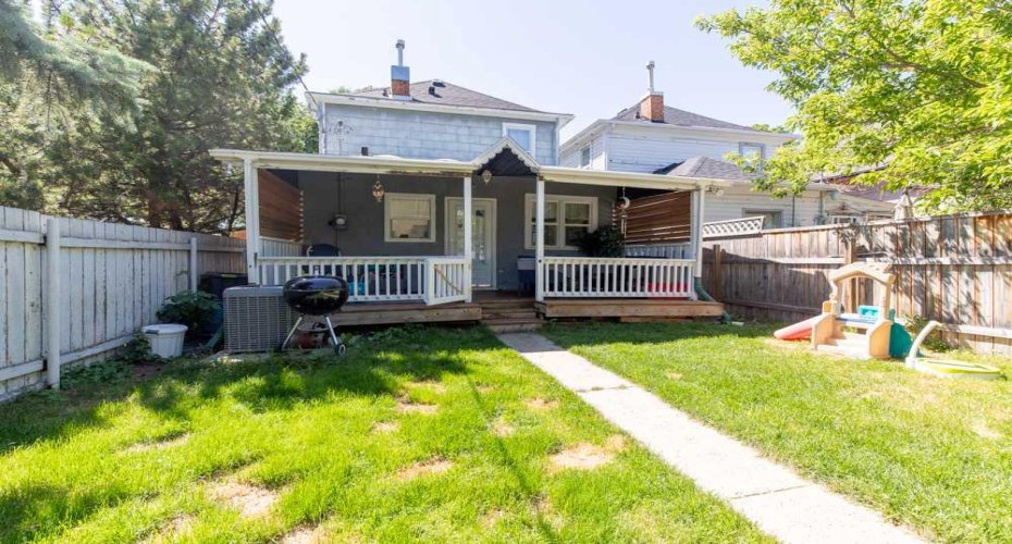725 6 Street, Lethbridge, Alberta T1J 2E5, 3 Bedroom Bedrooms, 0 ,2 BathroomBathrooms,Residential,For Sale,6,0,A2325274