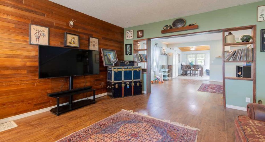 725 6 Street, Lethbridge, Alberta T1J 2E5, 3 Bedroom Bedrooms, 0 ,2 BathroomBathrooms,Residential,For Sale,6,0,A2325274