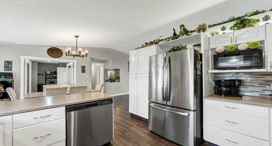 214 Shannon Drive, Medicine Hat, Alberta T1B 4A7, 5 Bedroom Bedrooms, 0 ,3 BathroomBathrooms,Residential,For Sale,Shannon,0,A2325501
