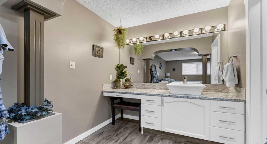 214 Shannon Drive, Medicine Hat, Alberta T1B 4A7, 5 Bedroom Bedrooms, 0 ,3 BathroomBathrooms,Residential,For Sale,Shannon,0,A2325501
