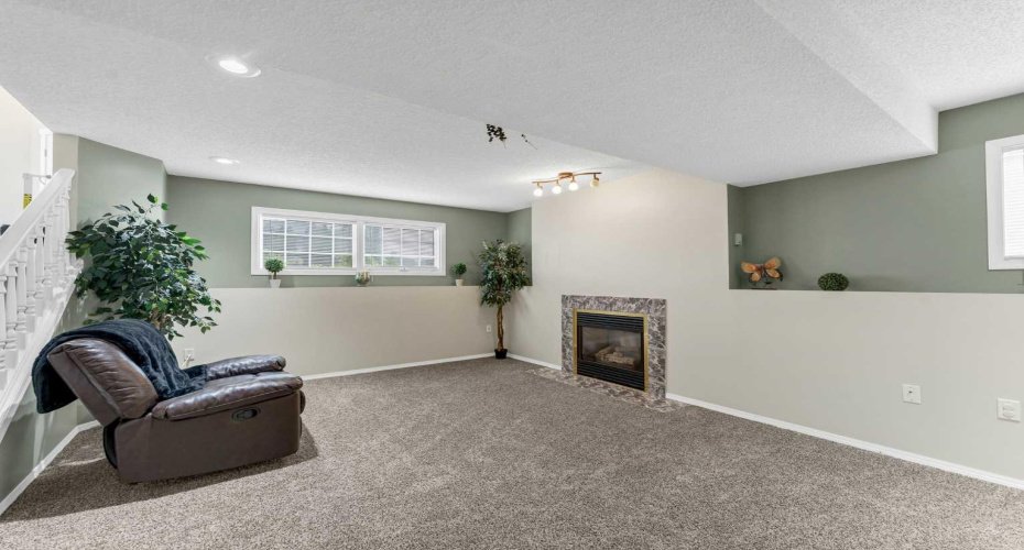 214 Shannon Drive, Medicine Hat, Alberta T1B 4A7, 5 Bedroom Bedrooms, 0 ,3 BathroomBathrooms,Residential,For Sale,Shannon,0,A2325501
