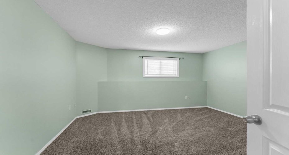 214 Shannon Drive, Medicine Hat, Alberta T1B 4A7, 5 Bedroom Bedrooms, 0 ,3 BathroomBathrooms,Residential,For Sale,Shannon,0,A2325501