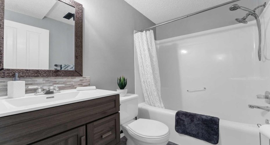 214 Shannon Drive, Medicine Hat, Alberta T1B 4A7, 5 Bedroom Bedrooms, 0 ,3 BathroomBathrooms,Residential,For Sale,Shannon,0,A2325501