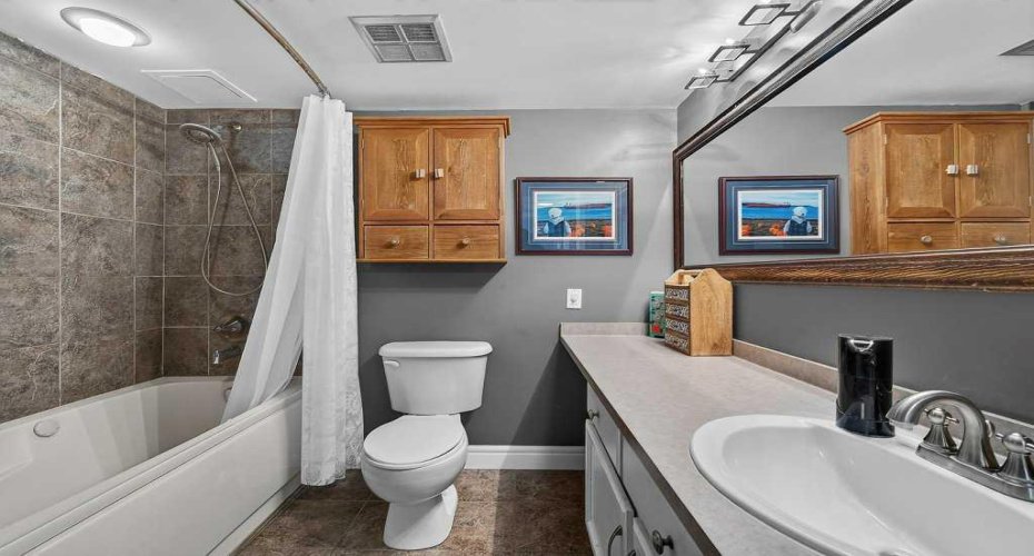 Ensuite bath