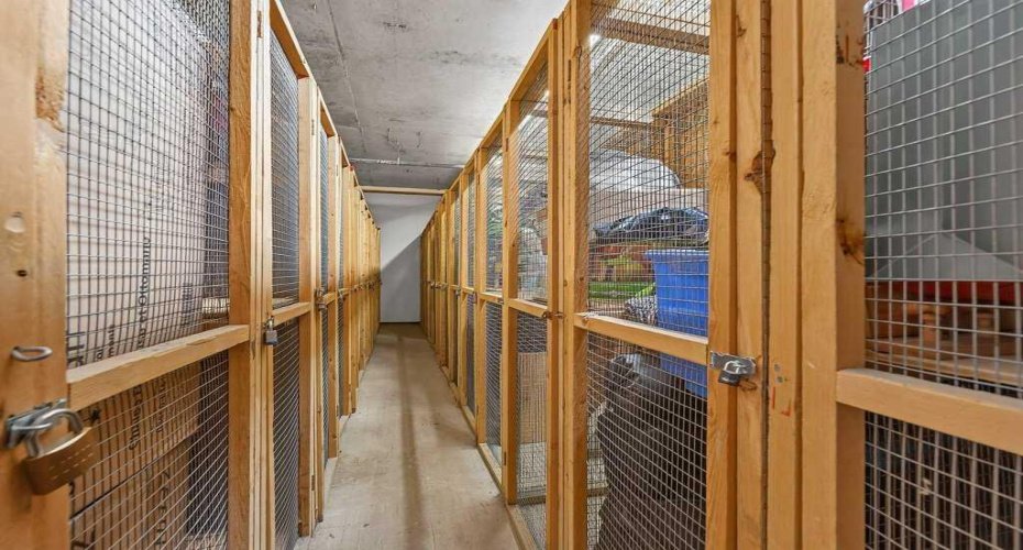 Storage locker