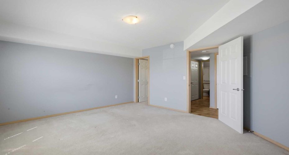 33 Jennings Crescent, Red Deer, Alberta T4P 0A3, 1 Bedroom Bedrooms, 0 ,1 BathroomBathrooms,Residential,For Sale,Jennings,0,A2326094