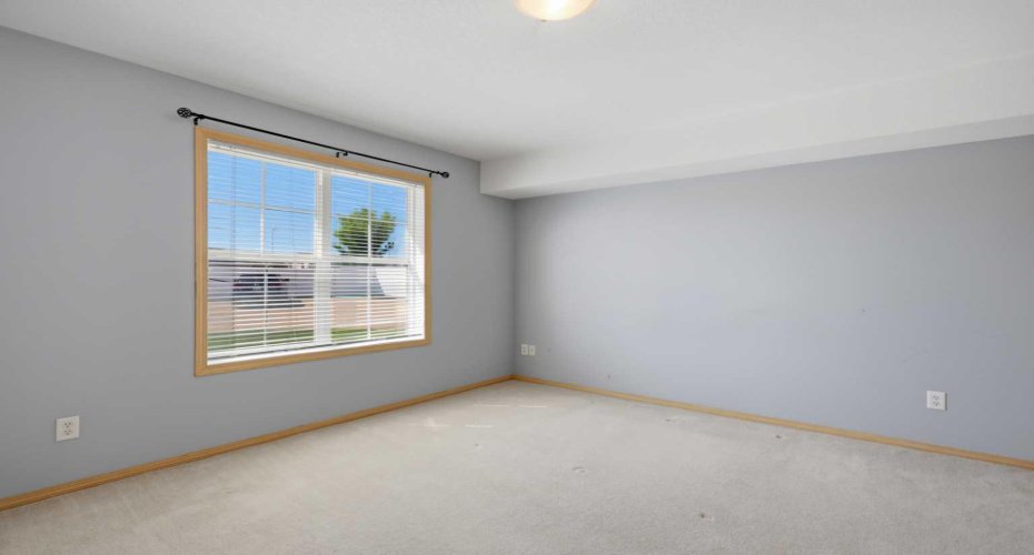 33 Jennings Crescent, Red Deer, Alberta T4P 0A3, 1 Bedroom Bedrooms, 0 ,1 BathroomBathrooms,Residential,For Sale,Jennings,0,A2326094