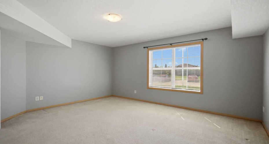33 Jennings Crescent, Red Deer, Alberta T4P 0A3, 1 Bedroom Bedrooms, 0 ,1 BathroomBathrooms,Residential,For Sale,Jennings,0,A2326094