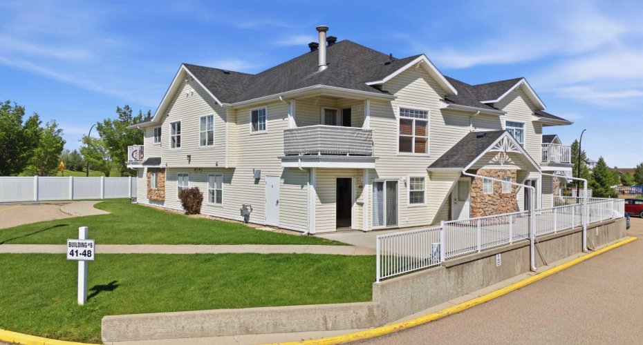 33 Jennings Crescent, Red Deer, Alberta T4P 0A3, 1 Bedroom Bedrooms, 0 ,1 BathroomBathrooms,Residential,For Sale,Jennings,0,A2326094