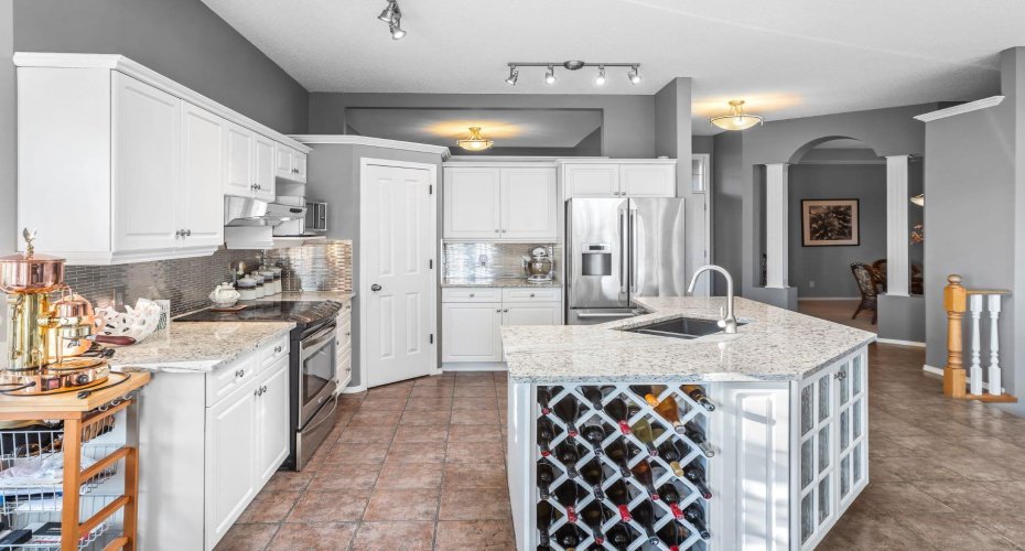 19 Gleneagles View, Cochrane, Alberta T4C 1N9, 4 Bedrooms Bedrooms, ,3 BathroomsBathrooms,Residential,For Sale,Gleneagles,A2326207
