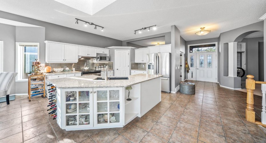 19 Gleneagles View, Cochrane, Alberta T4C 1N9, 4 Bedrooms Bedrooms, ,3 BathroomsBathrooms,Residential,For Sale,Gleneagles,A2326207