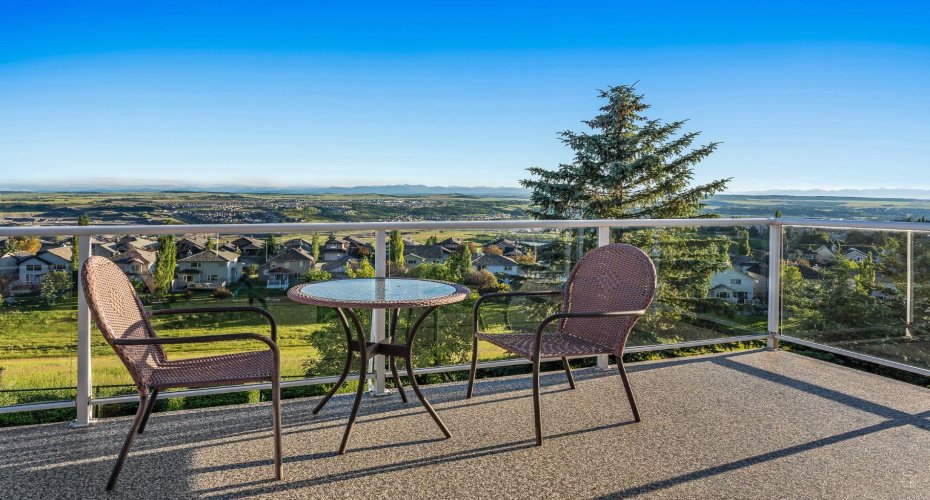 19 Gleneagles View, Cochrane, Alberta T4C 1N9, 4 Bedrooms Bedrooms, ,3 BathroomsBathrooms,Residential,For Sale,Gleneagles,A2326207