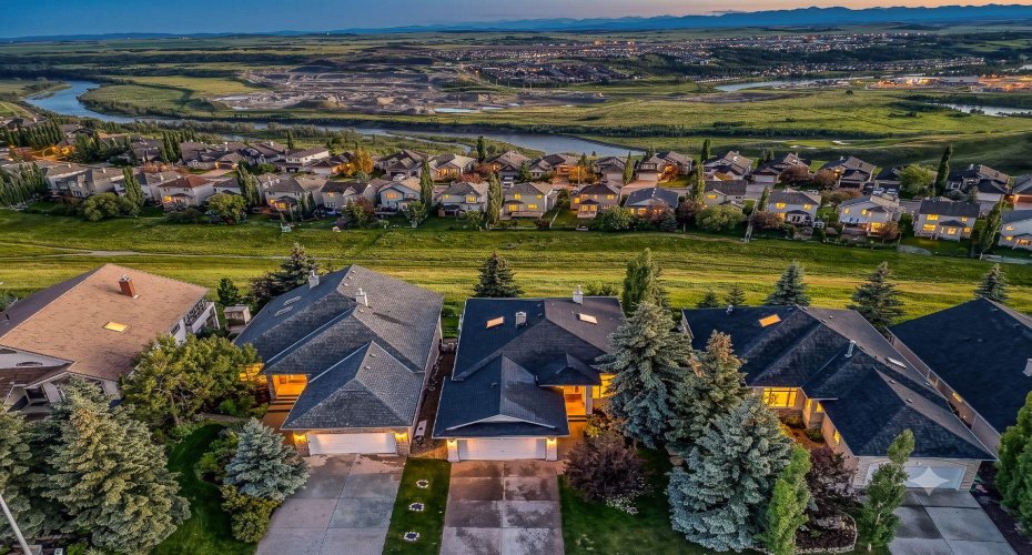 19 Gleneagles View, Cochrane, Alberta T4C 1N9, 4 Bedrooms Bedrooms, ,3 BathroomsBathrooms,Residential,For Sale,Gleneagles,A2326207