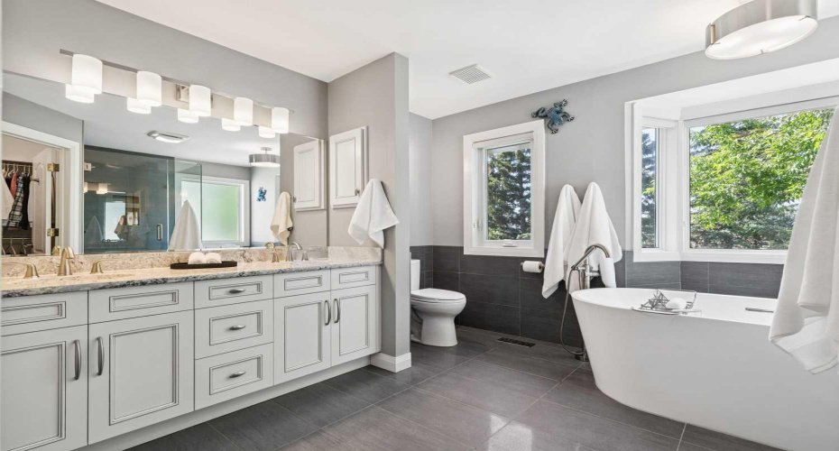 947 Shawnee Drive, Calgary, Alberta T2Y2G9, 4 Bedroom Bedrooms, 0 ,3 BathroomBathrooms,Residential,For Sale,Shawnee,0,A2326369
