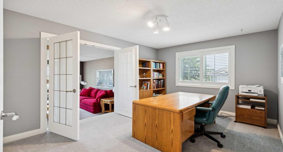 947 Shawnee Drive, Calgary, Alberta T2Y2G9, 4 Bedroom Bedrooms, 0 ,3 BathroomBathrooms,Residential,For Sale,Shawnee,0,A2326369