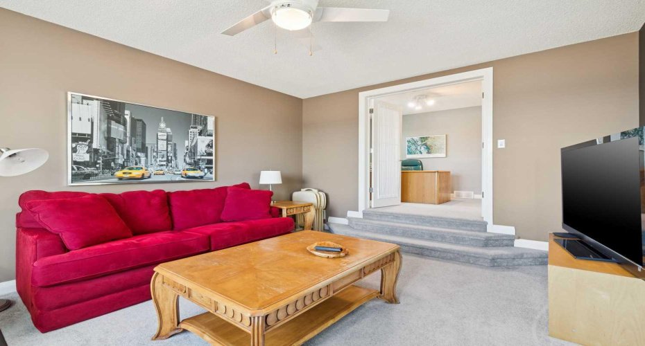 947 Shawnee Drive, Calgary, Alberta T2Y2G9, 4 Bedroom Bedrooms, 0 ,3 BathroomBathrooms,Residential,For Sale,Shawnee,0,A2326369