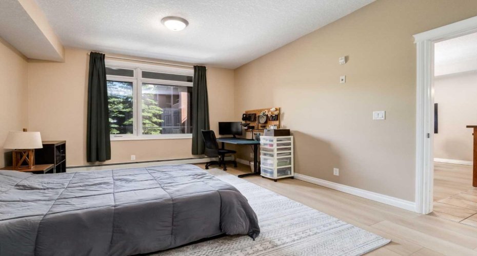 24 Hemlock Crescent, Calgary, Alberta T3C 2Z1, 1 Bedroom Bedrooms, 0 ,1 BathroomBathrooms,Residential,For Sale,Hemlock,0,A2326381