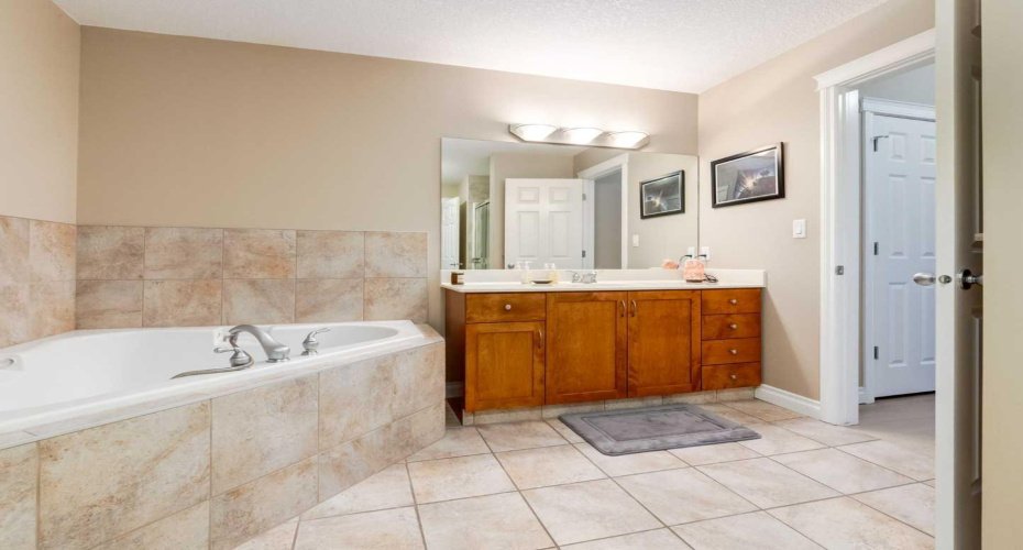 24 Hemlock Crescent, Calgary, Alberta T3C 2Z1, 1 Bedroom Bedrooms, 0 ,1 BathroomBathrooms,Residential,For Sale,Hemlock,0,A2326381