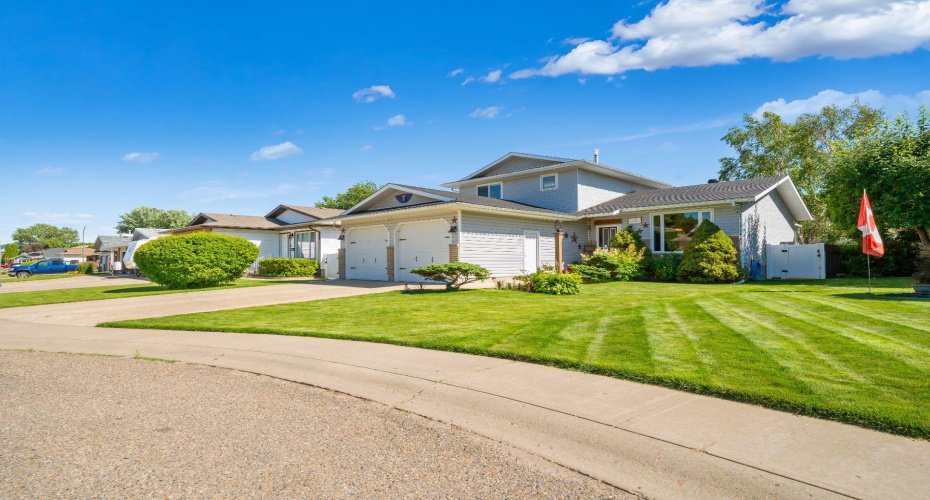 1630 31 Street, Medicine Hat, Alberta T1A8J8, 5 Bedroom Bedrooms, 0 ,4 BathroomBathrooms,Residential,For Sale,31,0,A2326710
