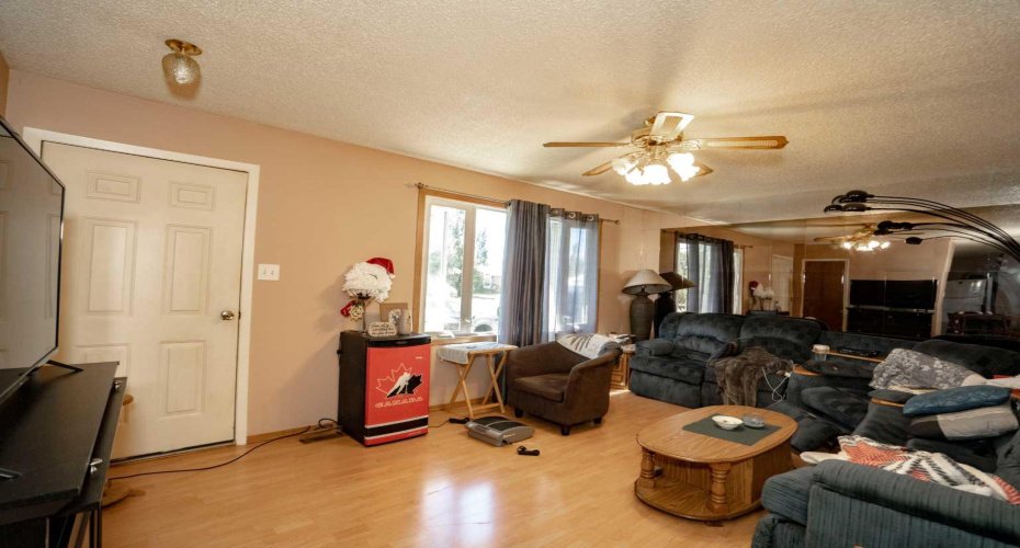 5518 47ave, Grimshaw, Alberta T0H1W0, 3 Bedroom Bedrooms, 0 ,2 BathroomBathrooms,Residential,For Sale,47ave,0,A2326737