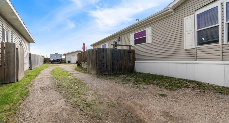 360 GRENFELL Crescent, Fort McMurray, Alberta T9H 2M9, 3 Bedroom Bedrooms, 0 ,2 BathroomBathrooms,Residential,For Sale,GRENFELL,0,A2326783