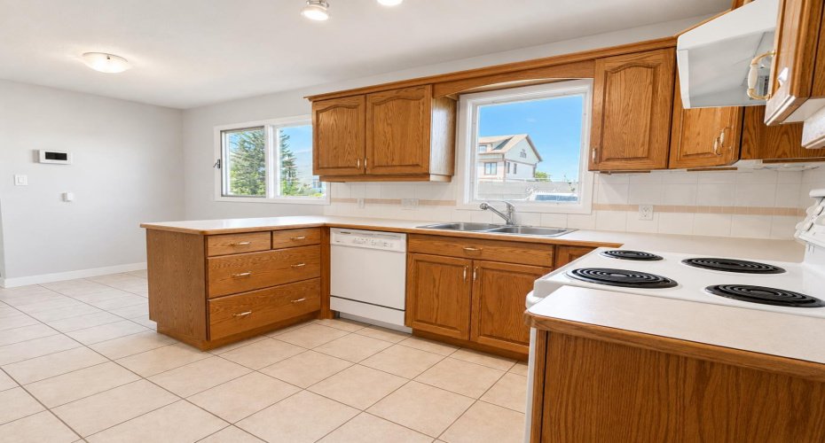 5035 48 Street, Rocky Mountain House, Alberta T4T1M4, 4 Bedroom Bedrooms, 0 ,2 BathroomBathrooms,Residential,For Sale,48,0,A2326895