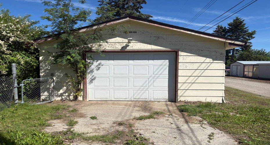 5035 48 Street, Rocky Mountain House, Alberta T4T1M4, 4 Bedroom Bedrooms, 0 ,2 BathroomBathrooms,Residential,For Sale,48,0,A2326895