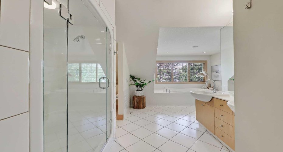 17 Somme Boulevard, Calgary, Alberta T2T 6K7, 4 Bedroom Bedrooms, 0 ,5 BathroomBathrooms,Residential,For Sale,Somme,0,A2326919
