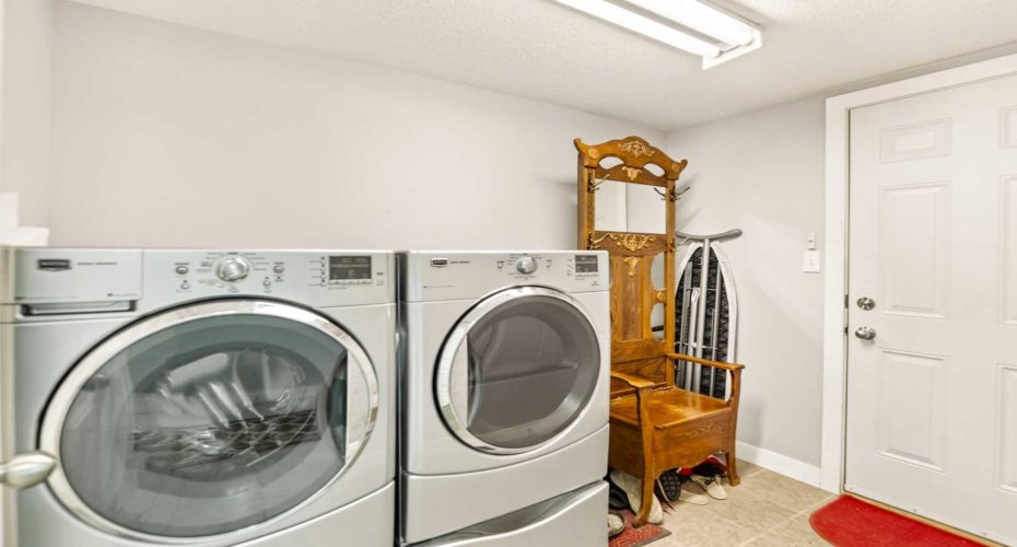 mainfloor laundry