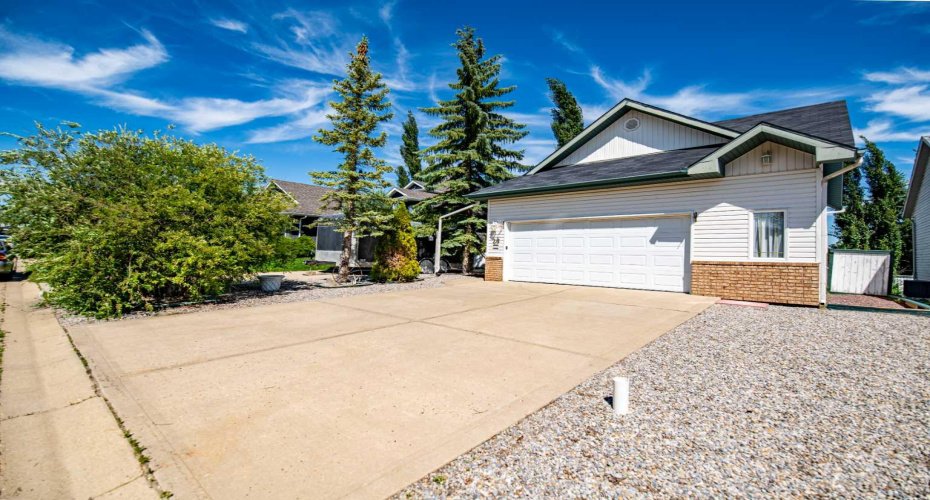 28 Westwood Crescent, Sylvan Lake, Alberta T4S 1P6, 4 Bedroom Bedrooms, 0 ,3 BathroomBathrooms,Residential,For Sale,Westwood,0,A2327008