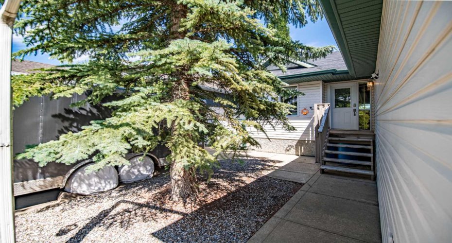 28 Westwood Crescent, Sylvan Lake, Alberta T4S 1P6, 4 Bedroom Bedrooms, 0 ,3 BathroomBathrooms,Residential,For Sale,Westwood,0,A2327008