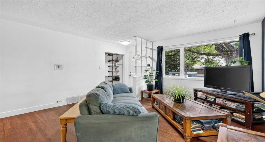 1944 10 Avenue, Calgary, Alberta T2E 0Y5, 2 Bedroom Bedrooms, 0 ,1 BathroomBathrooms,Residential,For Sale,10,0,A2327037
