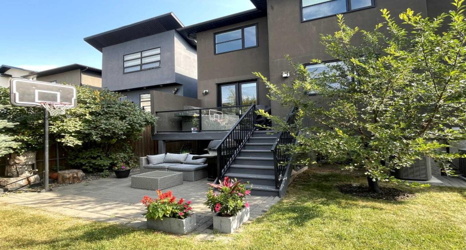 1711 27 Street, Calgary, Alberta T3C 1L6, 3 Bedroom Bedrooms, 0 ,4 BathroomBathrooms,Residential,For Sale,27,0,A2327047