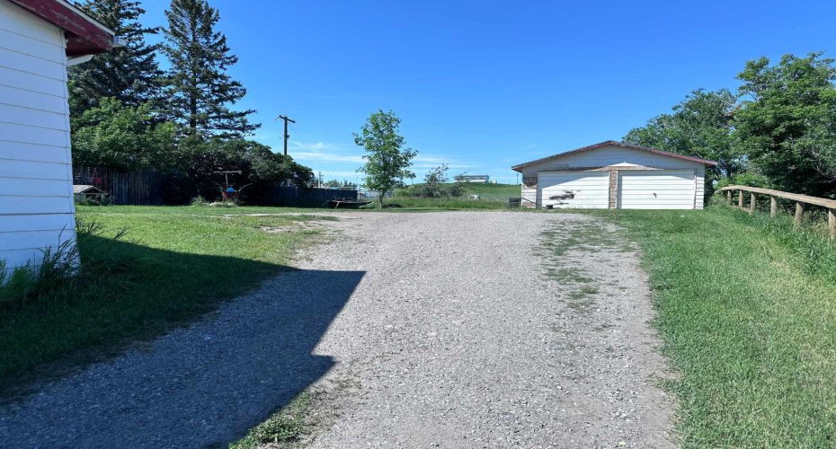 61 2 Avenue, Cardston, Alberta T0K0K0, 3 Bedroom Bedrooms, 0 ,1 BathroomBathrooms,Residential,For Sale,2,0,A2327072