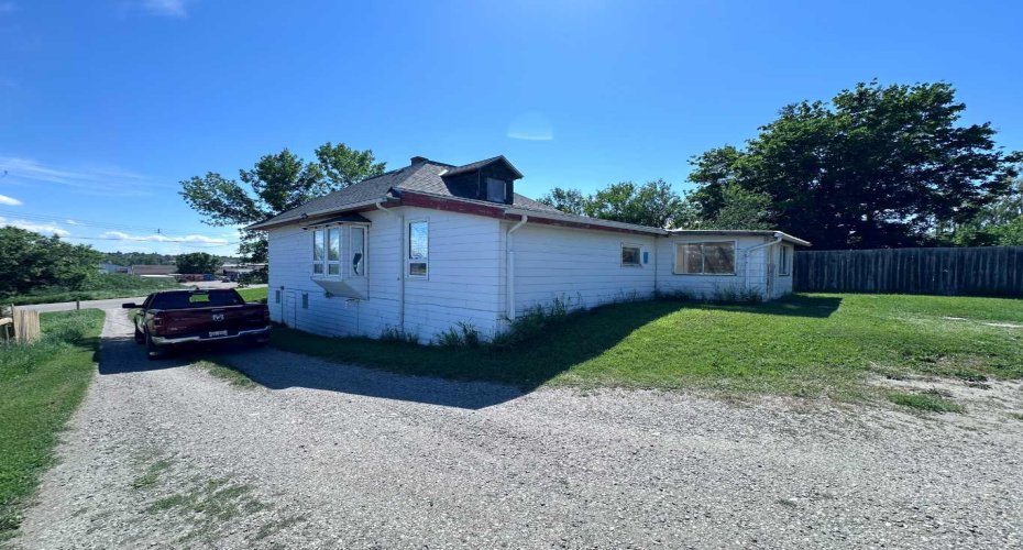 61 2 Avenue, Cardston, Alberta T0K0K0, 3 Bedroom Bedrooms, 0 ,1 BathroomBathrooms,Residential,For Sale,2,0,A2327072